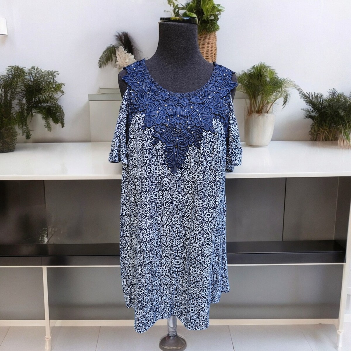 Knox Rose Blue Cold Shoulder Mini Dress Embroidered Neckline Lace Geometric