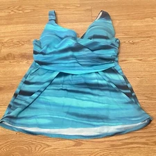 Lands End Women’s Swim Suit Bathing Suit Tankini Top 6 Wavy Aqua Blue Pattern K