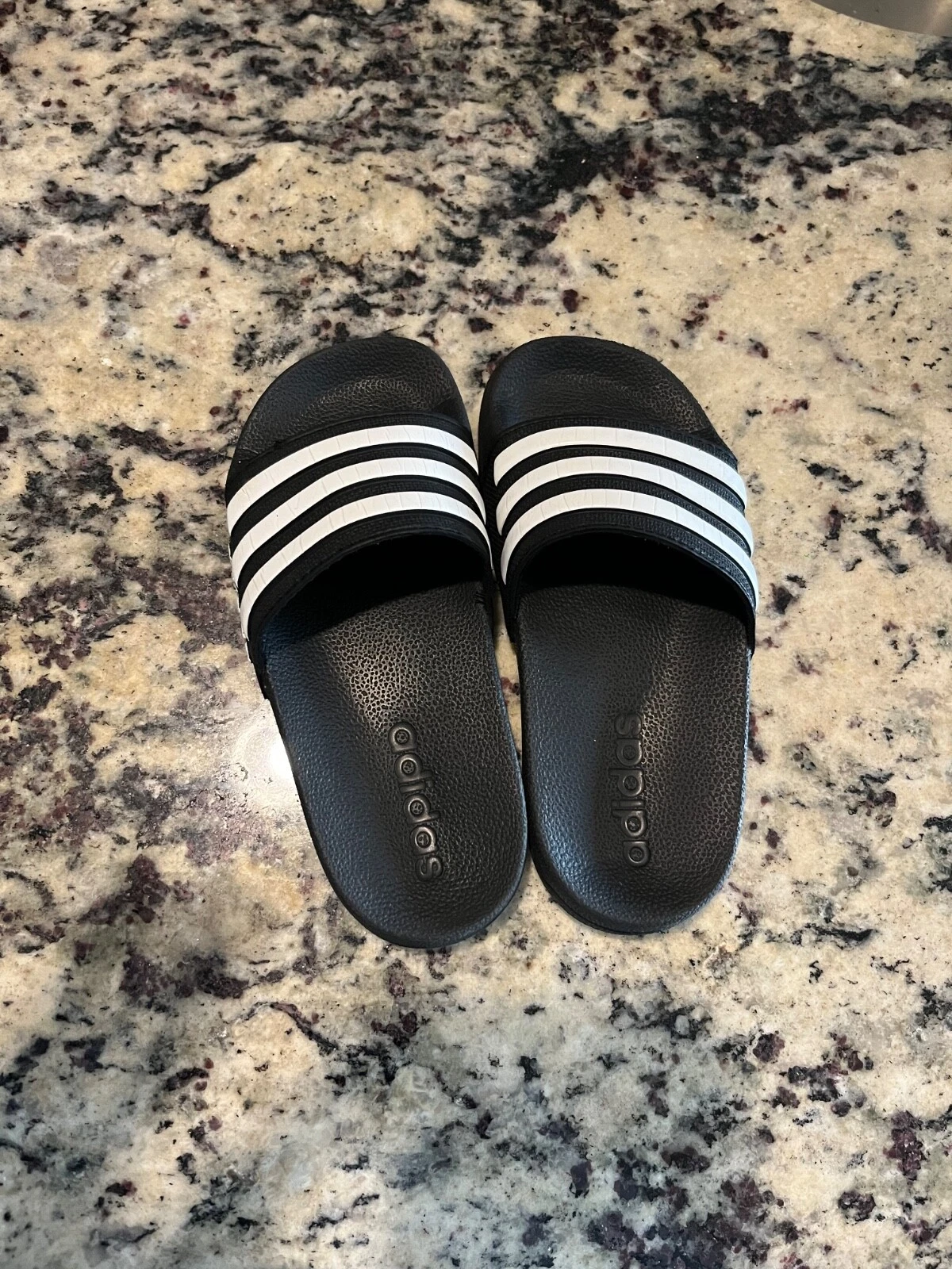 Adidas Adilette Shower K Slides Core Nero Bianco Nuvola Bambini Bambini Taglia 11