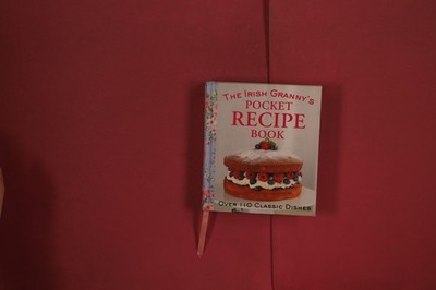 361560 THE IRISH GRANNY'S POCKET RECIPE BOOK Gill Books Over 110 Classic Dishes