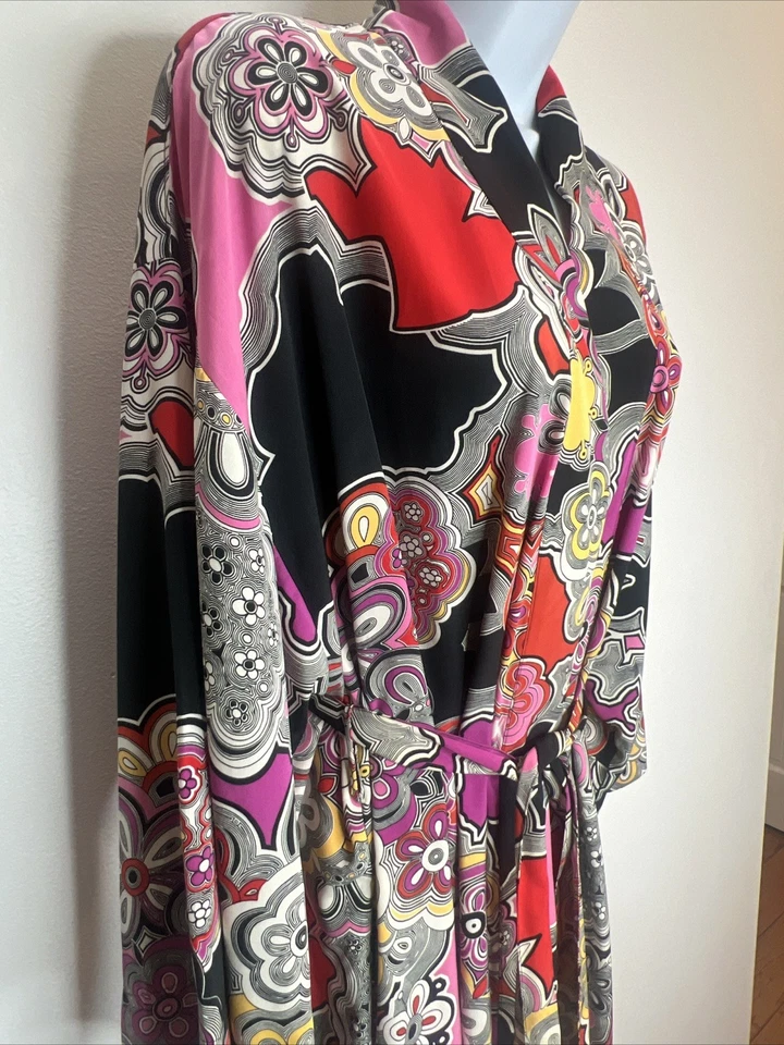Bata manga kimono satinada floral Natori talla M Foto 2 de 4