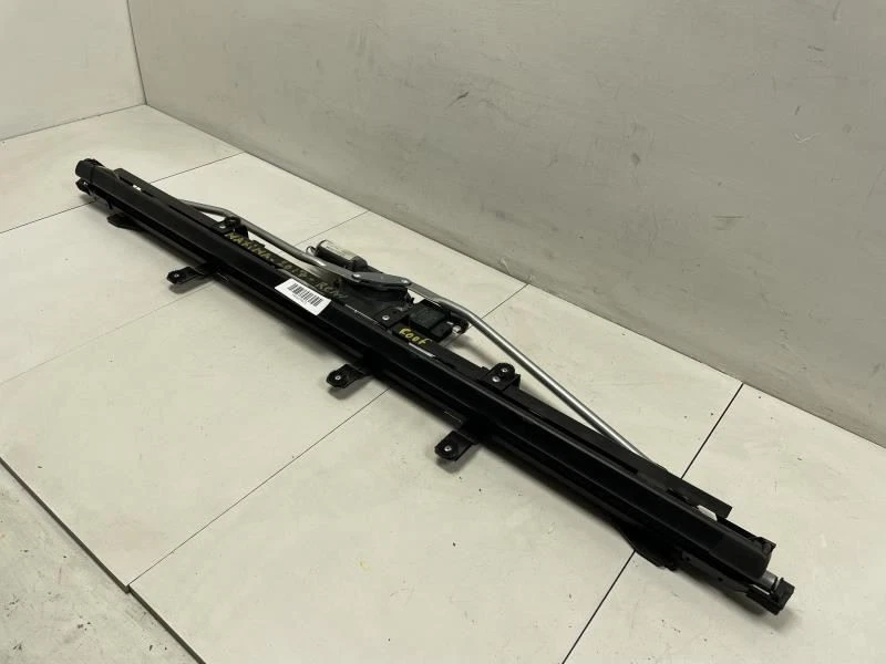 Nissan Máxima Platinum 2017 parabrisas trasero eléctrico parasol motor panel de acoplamiento  Foto 2 de 4