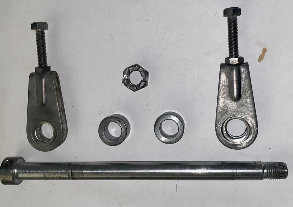 1974 KAWASAKI F7 175 EIXO TRASEIRO PARAFUSO EIXO COM AJUSTADORES DE CORRENTE 42031-037 VINTAGE - Imagem 2 de 4