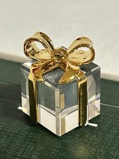 Swarovski Statuina collezione Crystal Memories Classics “Pacchetto Regalo”