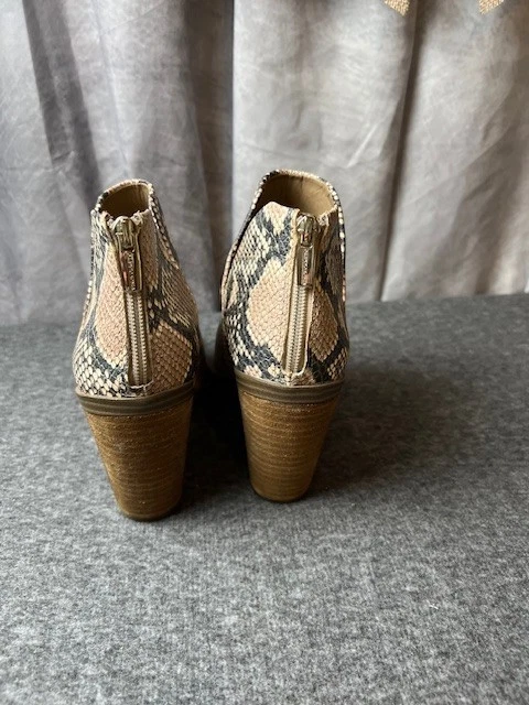 Vince Camuto Gigietta Snakeskin Python Booties Leather Women's Size 9 - Image 4 of 4