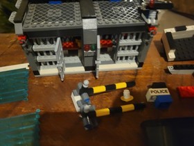 LEGO City: Police Headquarters (7744) INCOMPLETE - BOX IS INCLUDED No Manual