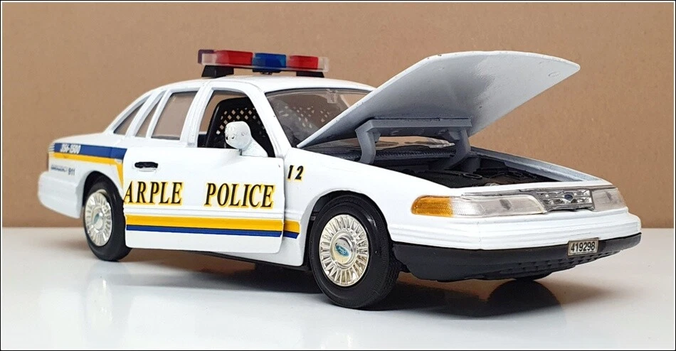 Motormax escala 1/24 76102B - Ford Crown Victoria Police - Marple Foto 4 de 4