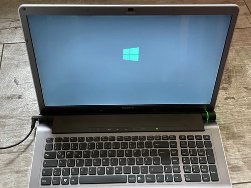 Sony Vaio Laptop vgm-aw31m 18 Zoll Notebook - Win10 Home - DVD Player - Bild 2 von 13