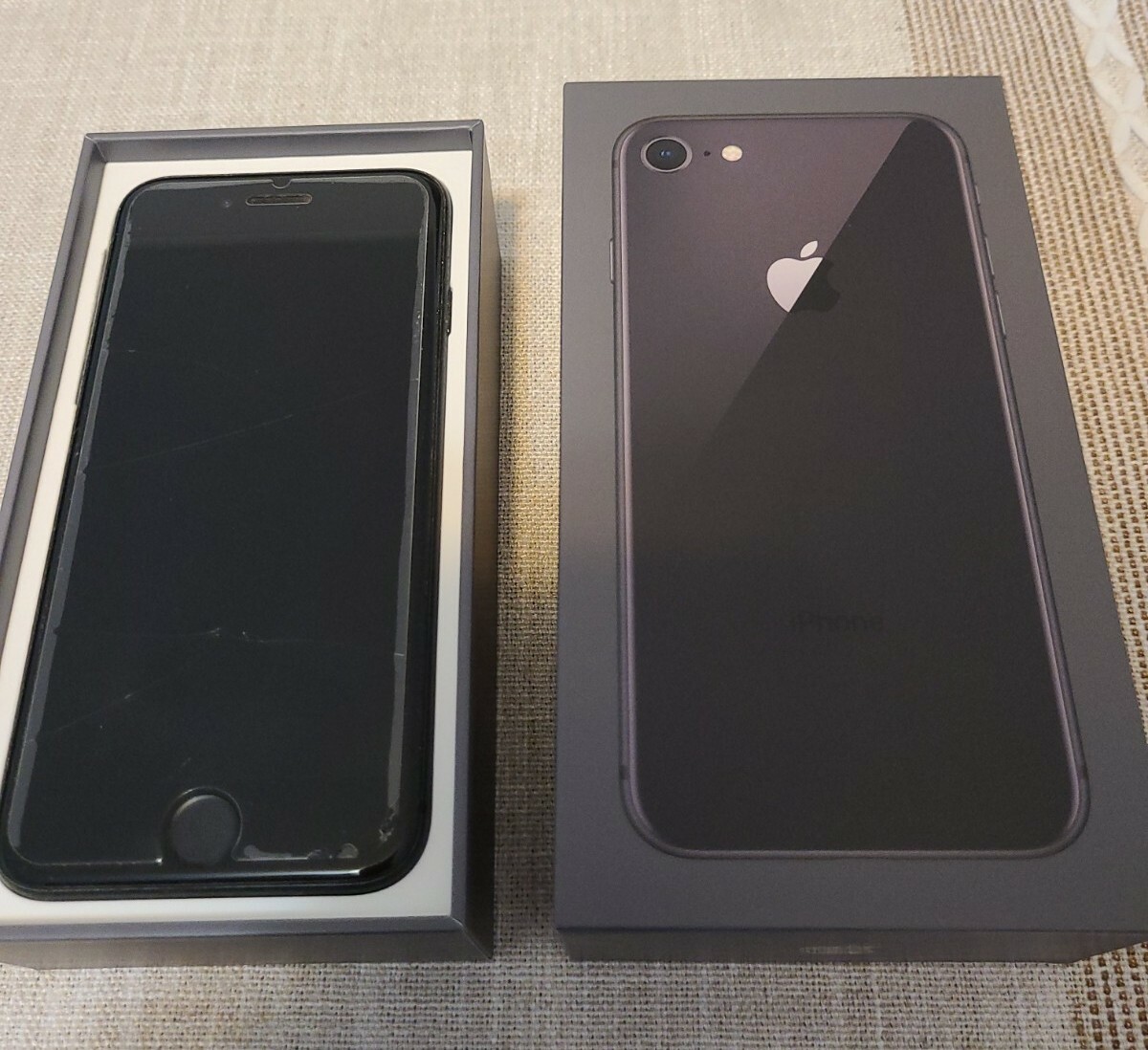 KDDI iPhone 8 GSM+CDMA 64GB Silver (管：8314) Apple iPhone 8 64GB