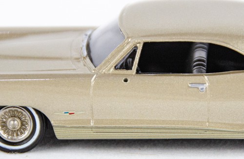 Conquest Madison Models 1:43 Scale 1965 Pontiac Bonneville Diecast Model Car - Picture 10 of 11