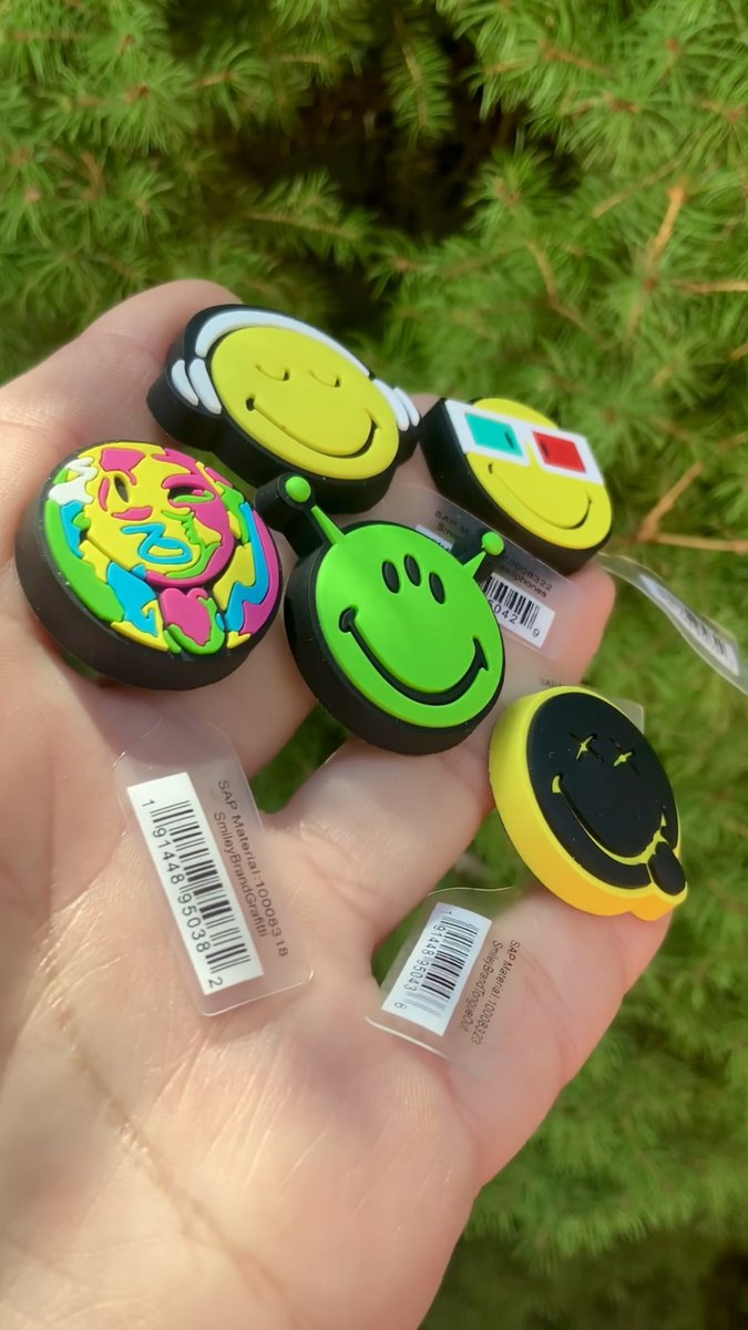 5 Piece Crocs Smiley Headphones, Alien, Tongue Out ,Grafitti,3D