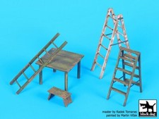 Black Dog 1/32 Ladders (2 Double & 1 Single Step) & Wooden Table w/Stool F32064