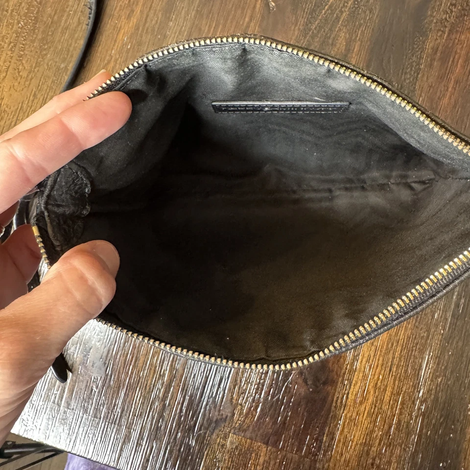 Bolso Bandolera Rebecca Minkoff Jon Cuero Tachonado Negro Dorado Herrajes Foto 3 de 4