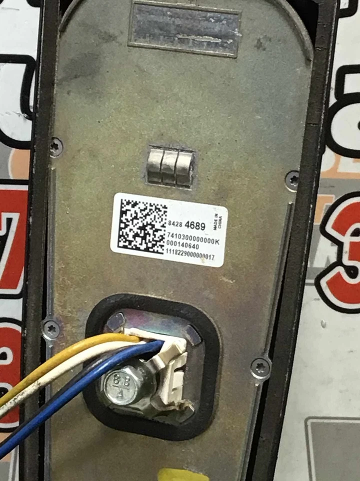 ✅ Antena de aleta de tiburón de techo Chevy Equinox 2019 N.º de parte: 84284689 OEM Foto 3 de 4