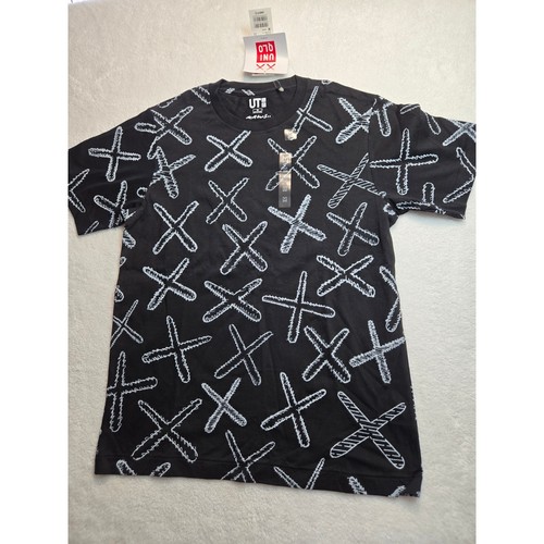 Uniqlo UT KAWS XX All Over Print T-Shirt Mens Medium Black White 341-419184 NEW