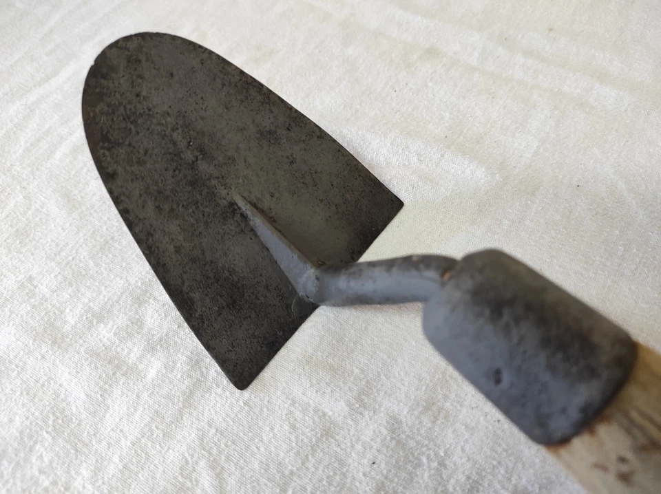 Outil à main Maçonnerie, Platerie petite Truelle 8 x 9,5 cm - Photo 2/4