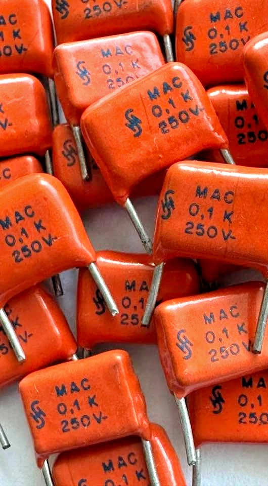 CONDENSADOR POLIÉSTER 12X - .1UF @ 250v (10%) (siemens) - Circuitos de audio/filtrado Foto 3 de 3