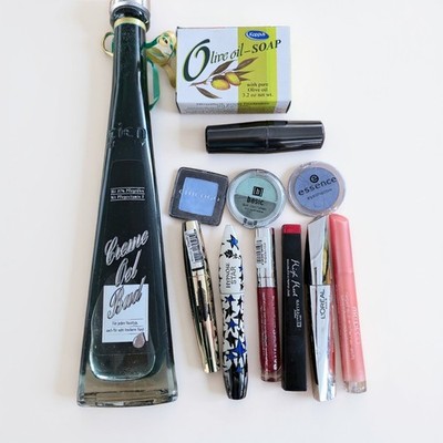 Ladies Cosmetic Set / 11 Piece / Makeup / Soap