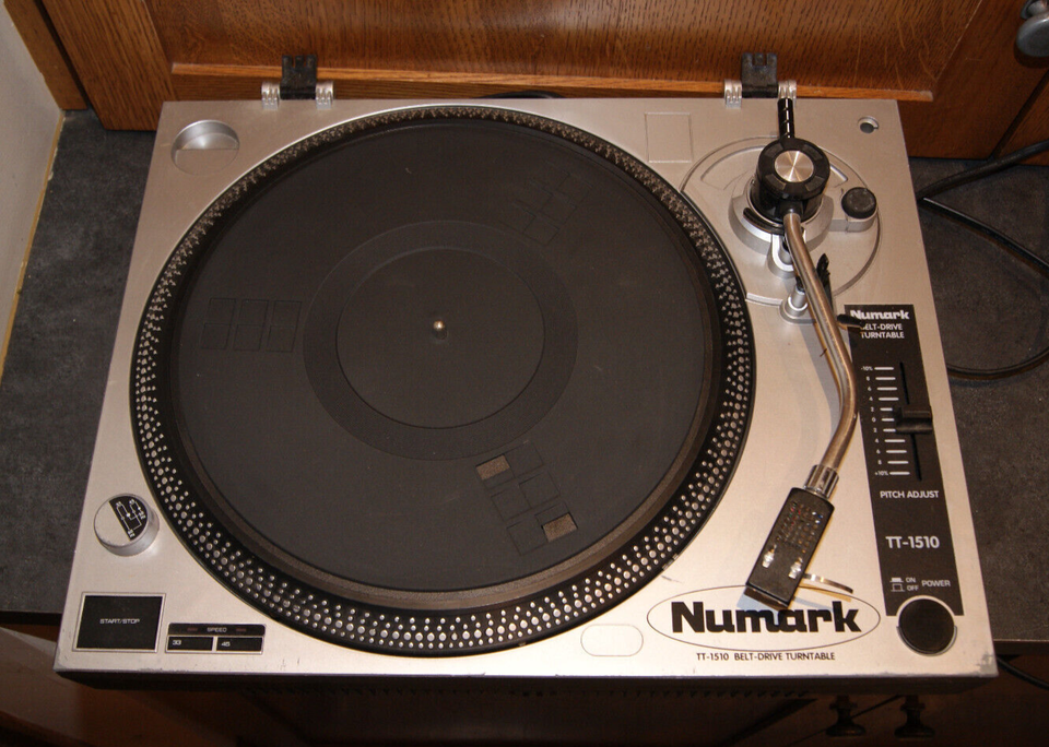 NUMARK TT1510 belt drive turntable FULLY TESTED WORKS GREAT DJ Record