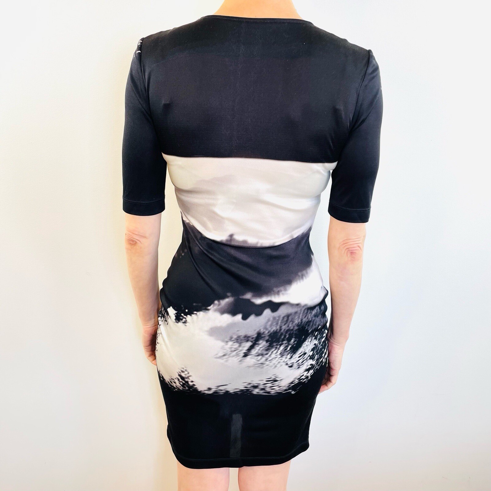 Mary Katrantzou Size XS 6 8 10 Black White Monochrome Silk Jersey Shift Dress image 7