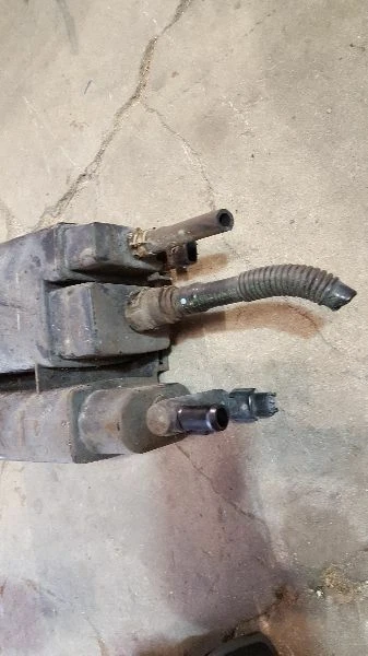 Nissan 07-12 Versa Sentra 09-14 cubo bote de vapor de combustible 1,8 L Foto 3 de 4