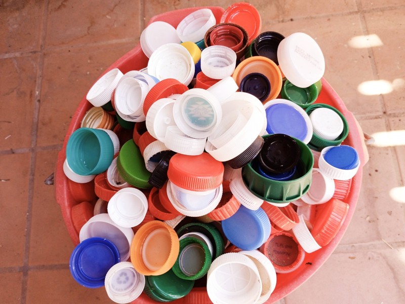 5+LB PLASTIC ASSORTED BOTTLE CAPS/LIDS for CRAFT, ART PROJECTS, EDUCATION TOOL.