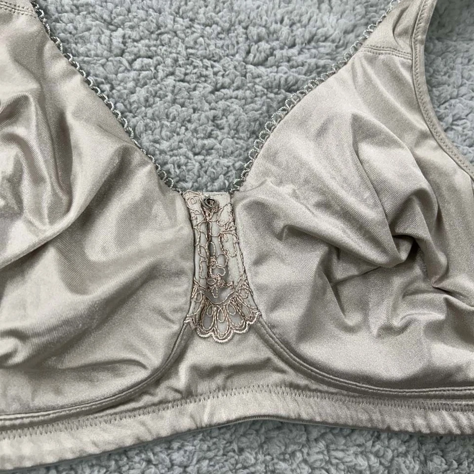 Olga Bra 36D Minimizer Bra 30582 Suddenly Smooth Wireless Wire Free Full Coverag - Image 3 of 4