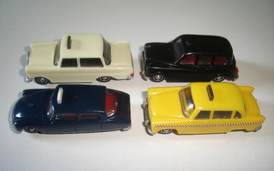 CLASSIC CABS TAXIS MODEL CARS SET 1:87 H0 - KINDER SURPRISE PLASTIC MINIATURES
