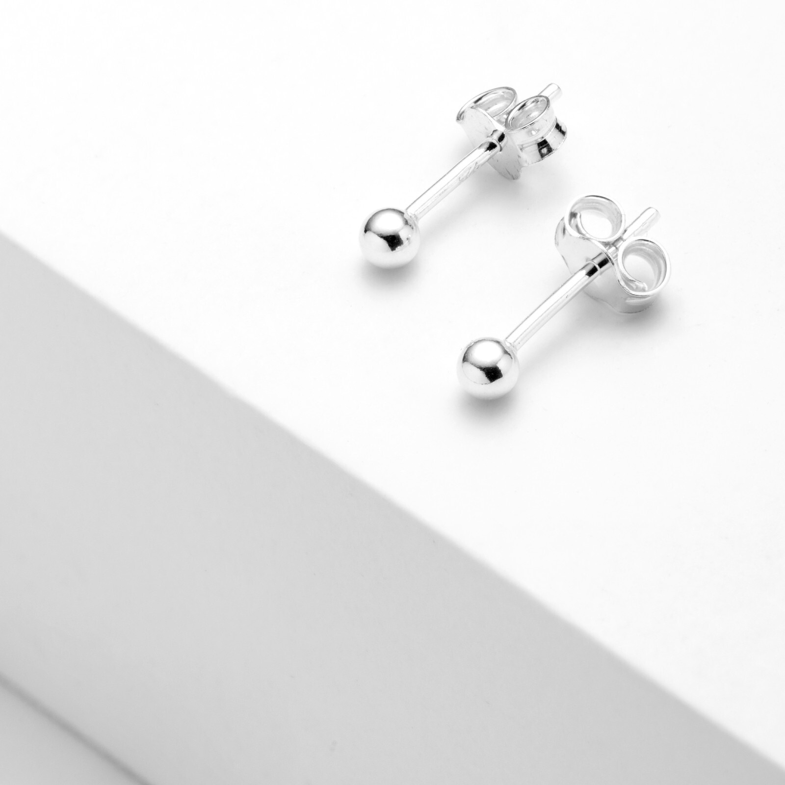 925-sterling-silver-ball-stud-earrings-3mm-in-gift-box-royal-mail