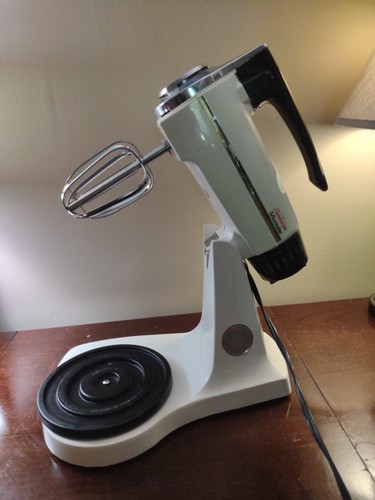 Vintage Sunbeam Mixmaster 12-Speed Kitchen Stand Mixer Model 2360 Tested Working - Picture 15 of 19