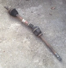 RENAULT LAGUNA 1.9 DCI 2005 MODEL DRIVERS SIDE DRIVESHAFT