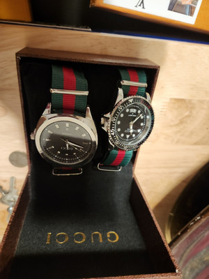 Gucci Dive Quartz 40mm Black Dial Date Green/Red Nylon Strap 200m w/ Box