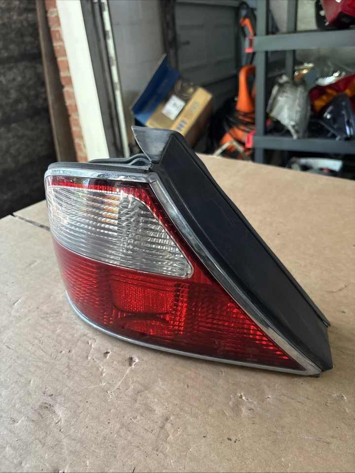 Conjunto de luz trasera izquierda Jaguar XJ6 1996 236311-00 Foto 3 de 4