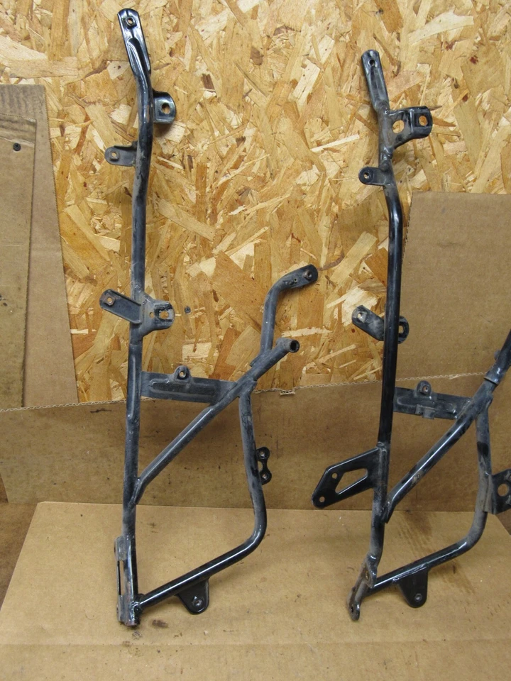 Yamaha Venture Royal XVZ12TDK 1983 carenado delantero soporte lateral rieles estancias Foto 3 de 4