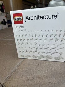 LEGO Architecture Studio 21050 Complete Set 1210 Pieces Studios Theme Box 2013