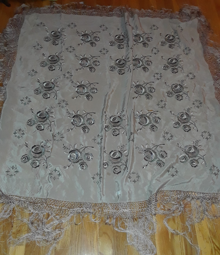 HUGE Vintage Taupe Floral Embroidered Fringed Silk Piano Scarf Shawl 47" FLAWS - Afbeelding 1 van 11