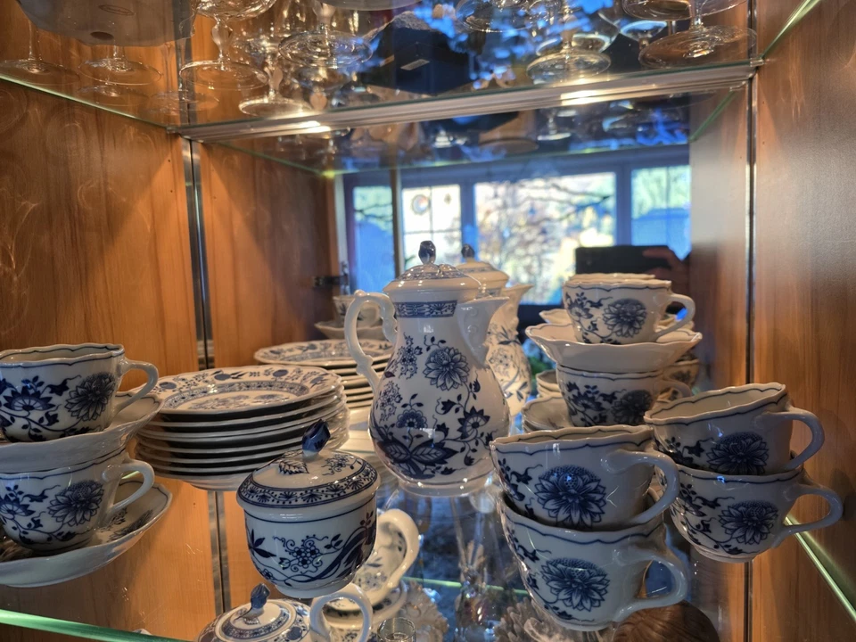 Hutschenreuther Zwiebelmuster service 8 Gedecke Kaffeekanne Zuckerdose - Bild 2 von 4