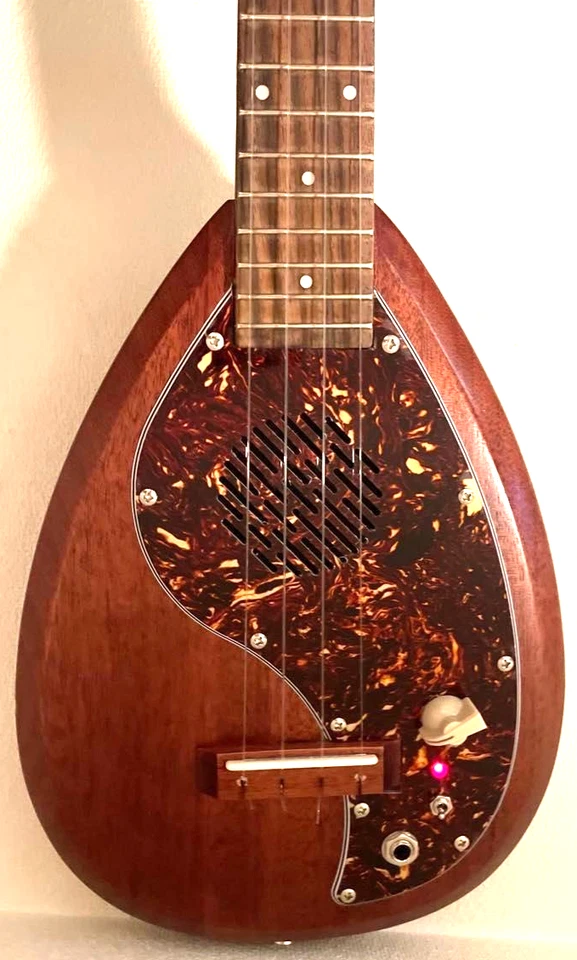 VOX ELEUKU VEU-33C Electric Ukulele Built-in Speaker Natural - Image 3 of 4