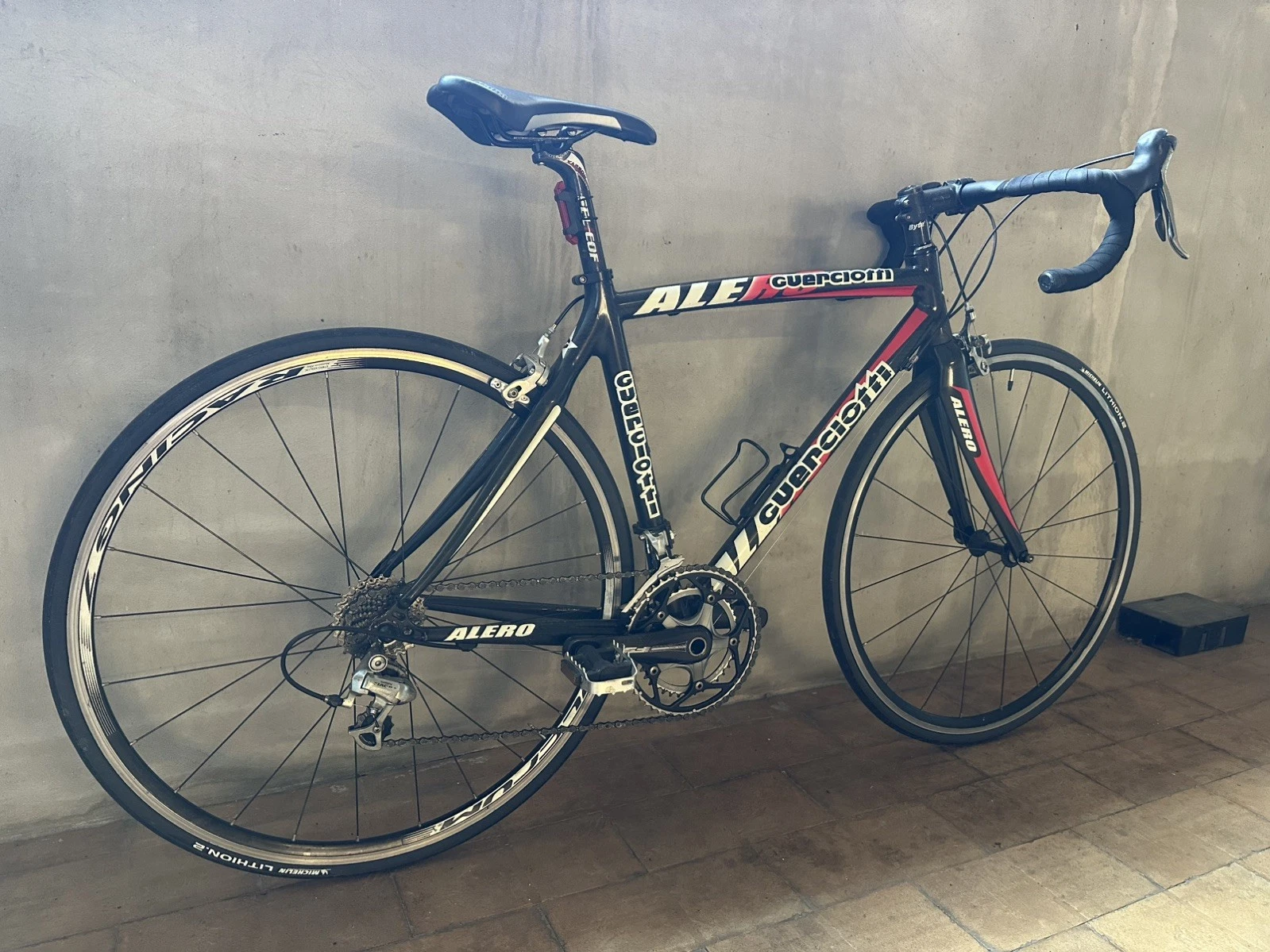 Bici In Carbonio Guerciotti Alero viene aperta una nuova finestra o scheda