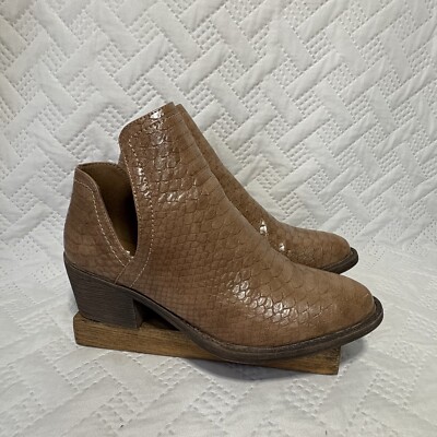 Volatile Catchee Ankle Boots Tan Faux Snake Skin Western Women s Sz 8.5 Booties