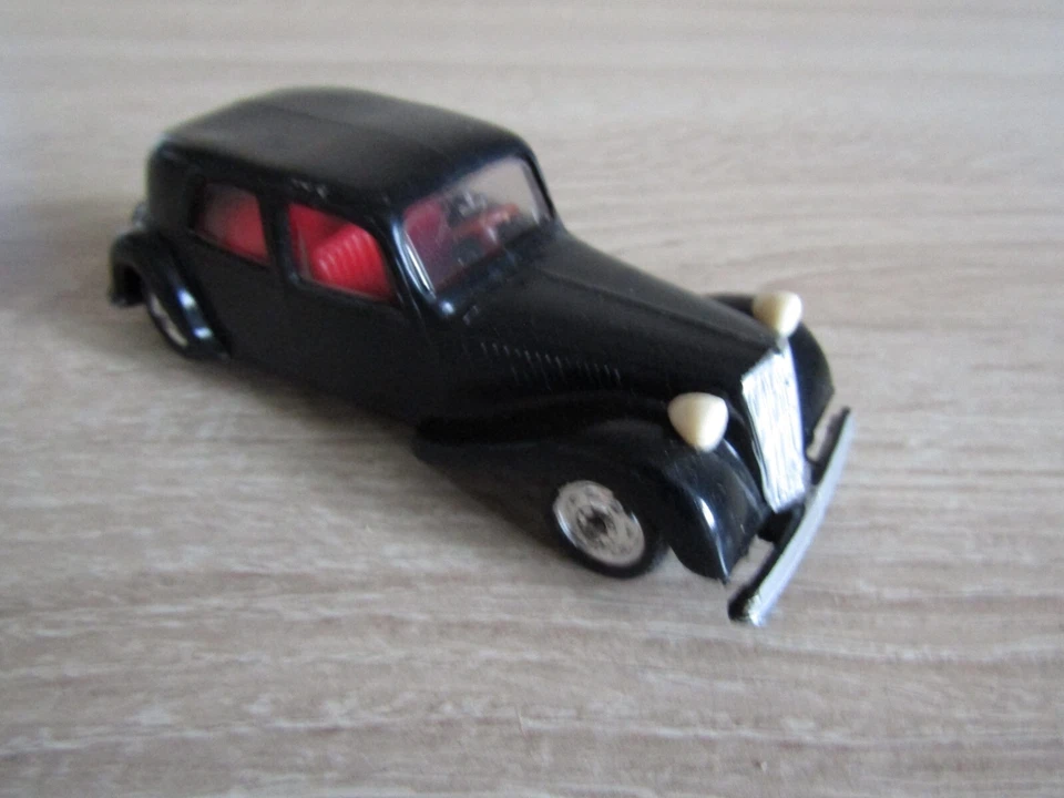ancien minialuxe plastique 1/43 citroen traction 11CV   - Photo 2/4