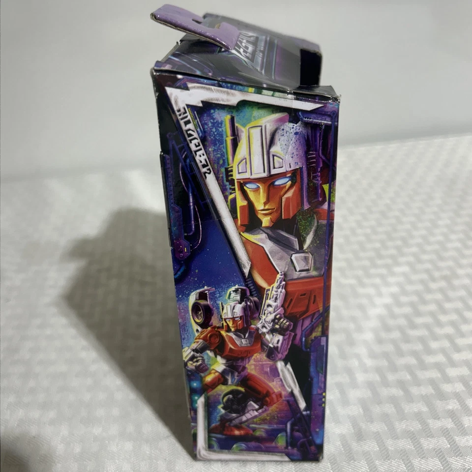 Autobot Minerva Transformers Legacy 2022 Hasbro Action Figure NEW SEALED - Image 4 of 4