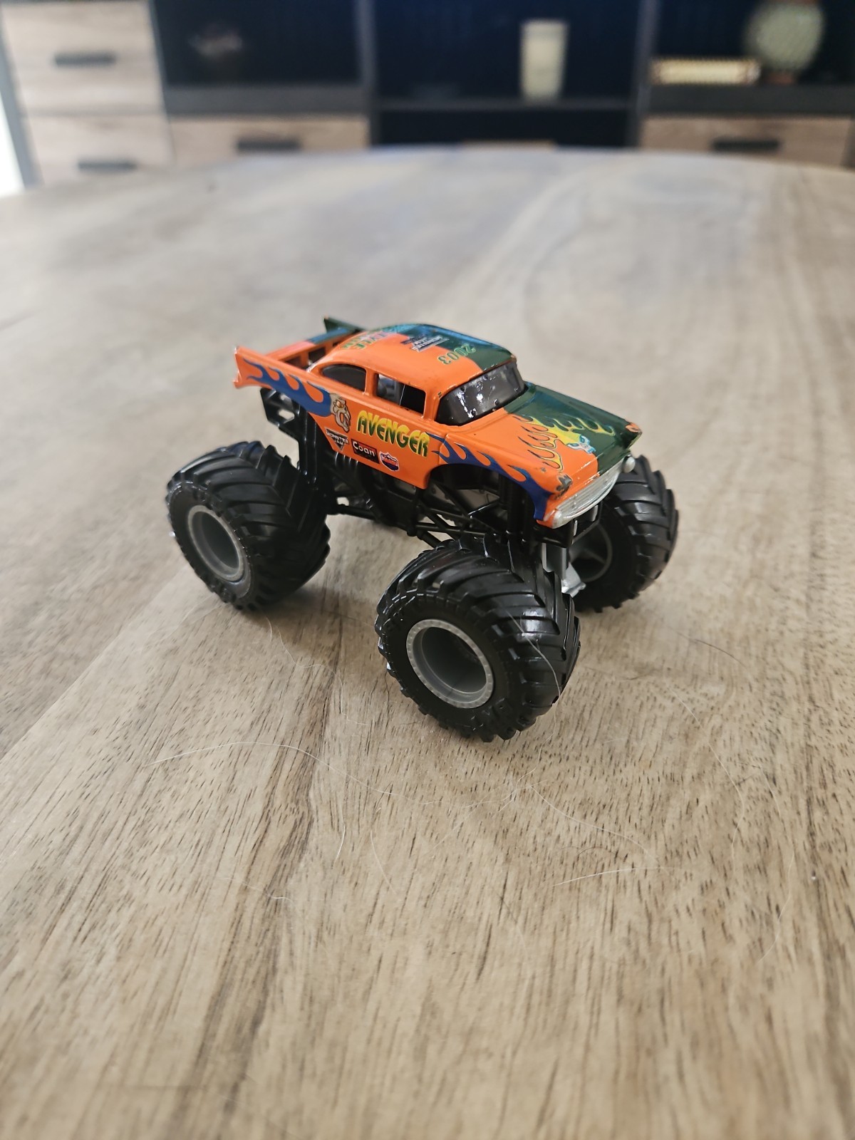 2024 SERIES 37 SPLIT PAINT SCHEME  AVENGER SPIN MASTER Monster Jam TRUCK FREE SH