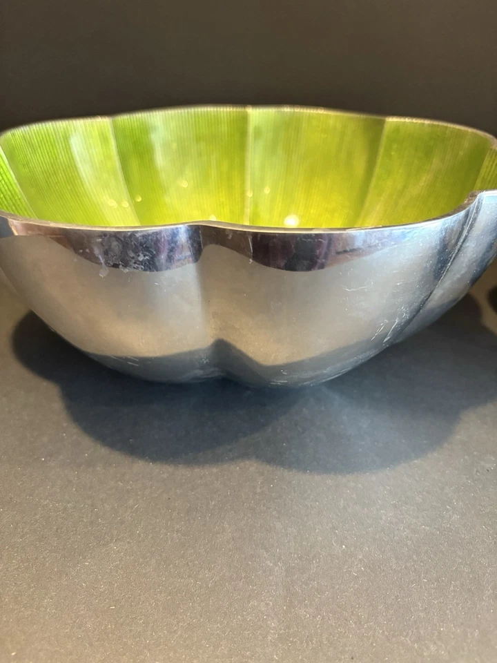 "Ensalada de frutas de 9"" Simply Designz Mod esmalte verde y aluminio metal festoneado" Foto 3 de 4