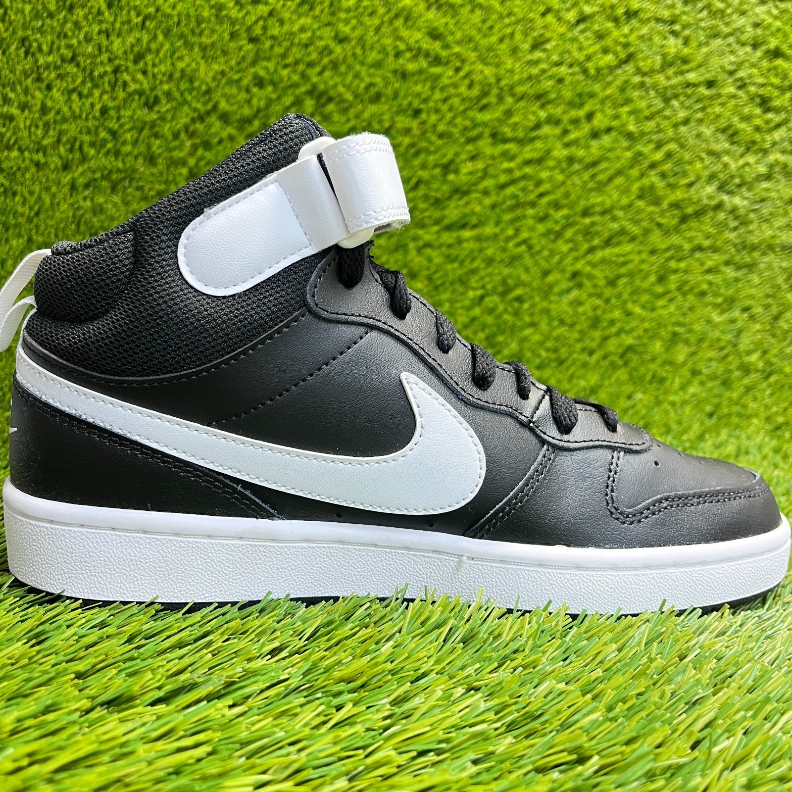 Nike Court Borough Mid 2 Boys Size 7Y Black White Athletic Leather Shoes Sneaker thumbnail 4