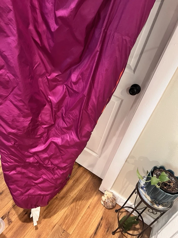 Mountain Hardwear Laminina Z Spark 34 Deg sleeping bag w/compression Sak Pink - Image 4 of 4