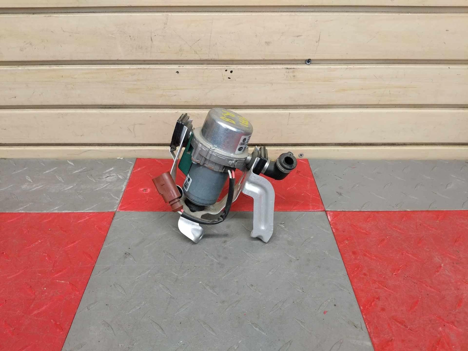 2022 Audi R8 V10 OEM Vacuum Pump P/ 8E0927317K