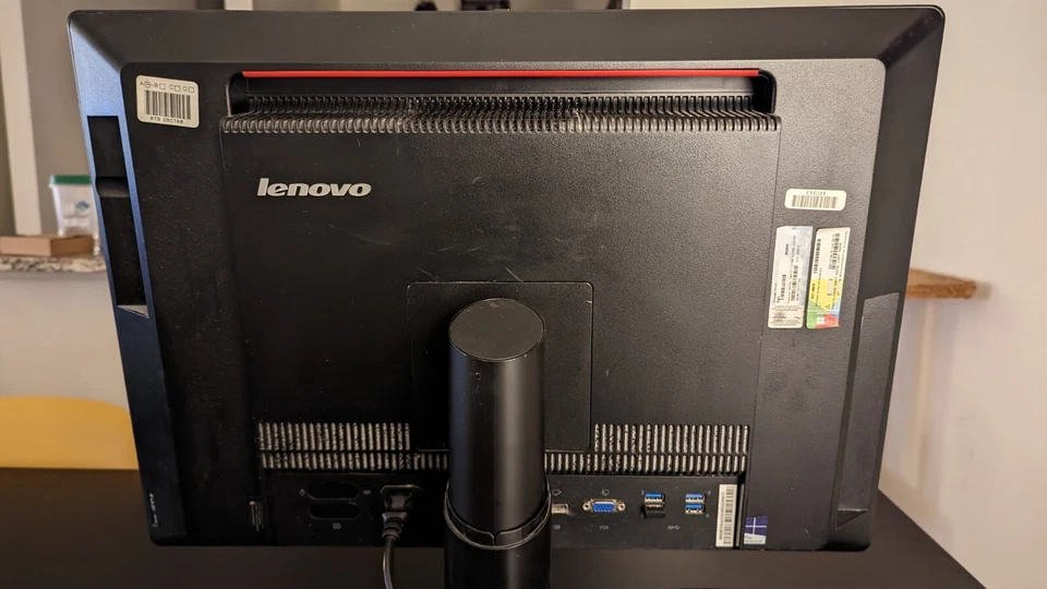 Lenovo Thinkcentre Core i5 todo en uno 8 GB de RAM Foto 2 de 4