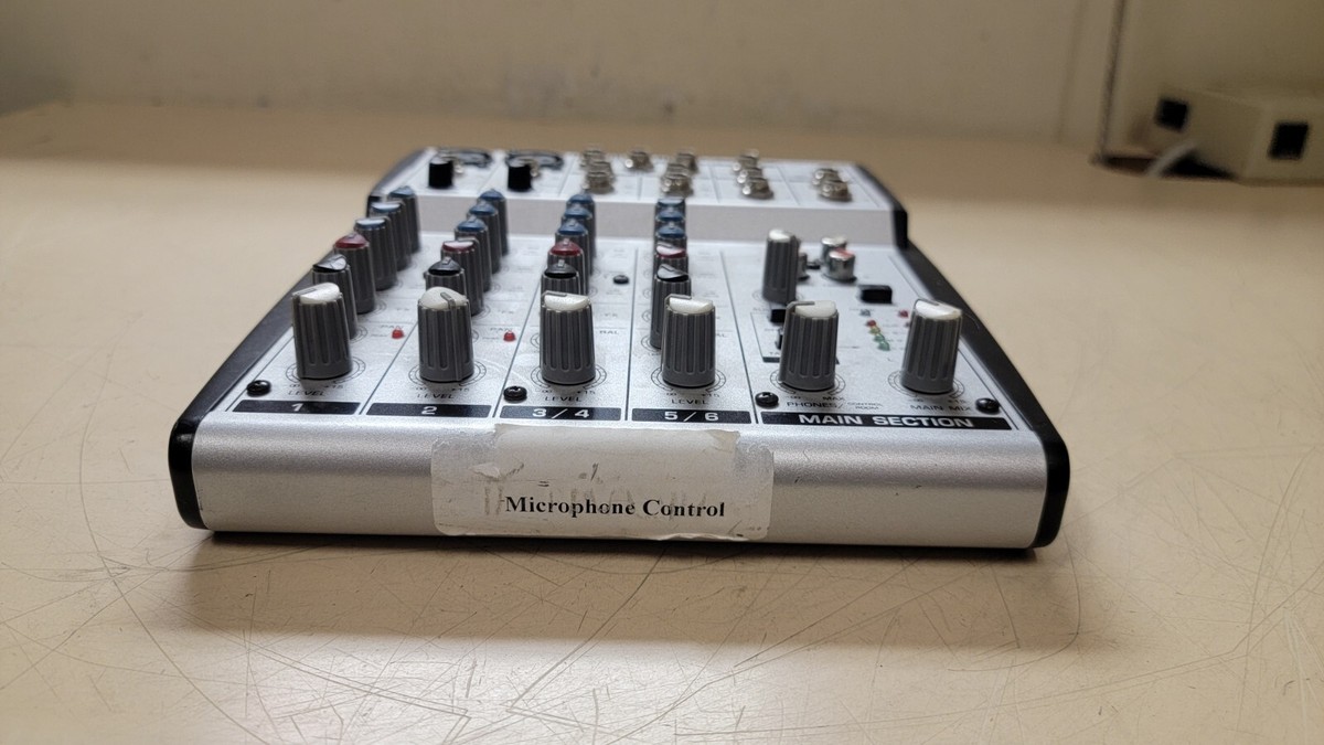 Behringer Eurorack UB802 Ultra-Low Noise Design 8 Input 2