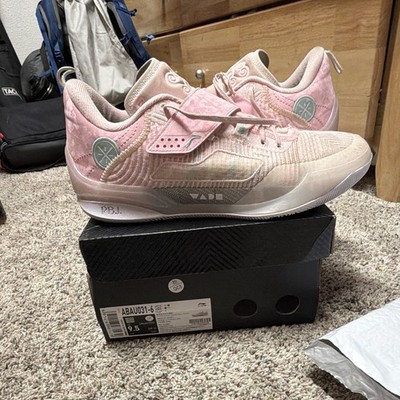 Way of wade 808 4 ultra mens size 9.5  Family love 